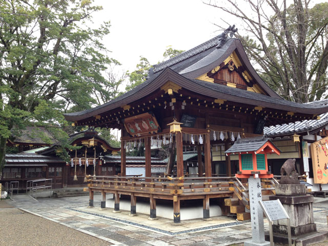 京都・護王神社（中門と拝殿）