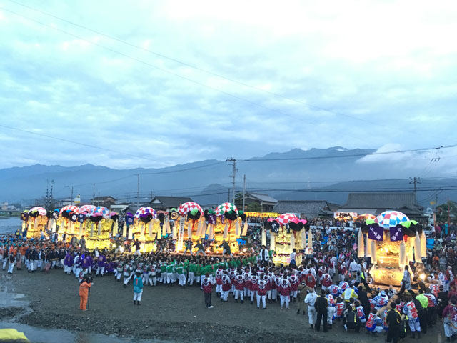 秋季例大祭　太鼓台11台の奉納かきくらべ