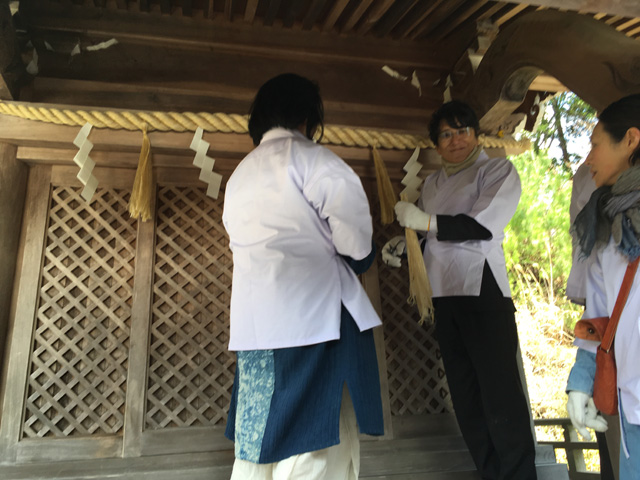 徳島・三ツ木八幡神社（神麻しめ縄奉納神事）本殿しめ縄