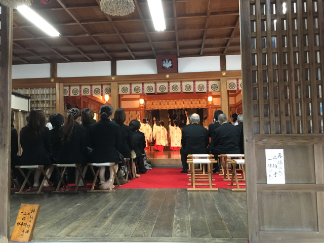 新嘗祭での浦安の舞奉納の様子（愛媛県内の神社）