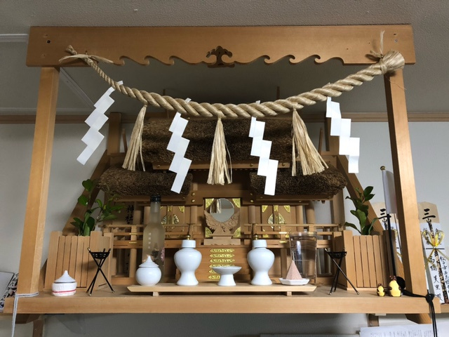 神棚のまつり方の例(写真はお客様提供)