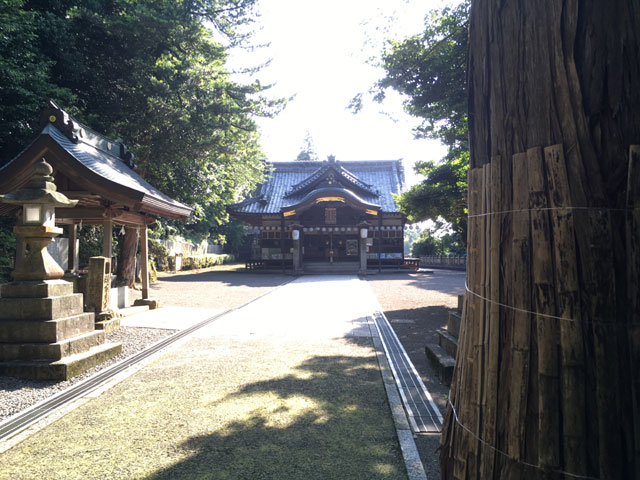 愛媛・内宮神社（参道からみた社殿）