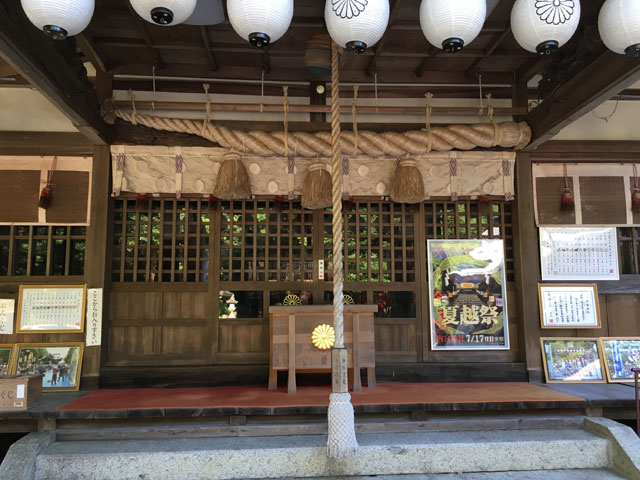 愛媛・内宮神社（しめ縄と鈴緒）